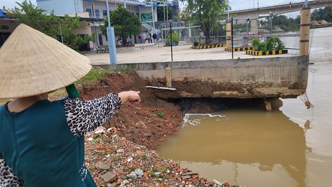 Vì sao người dân vùng sạt lở ở Bình Dương không muốn di dời? (27/7/2023)